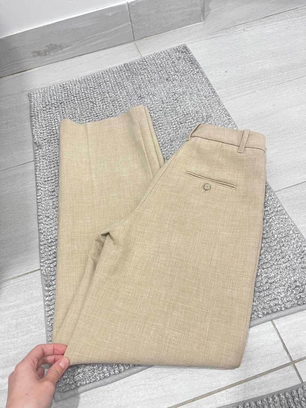 Wilfred effortless pants beige cream tone size 2 inseam 32” tall trousers - Picture 9 of 9